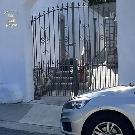 아파트 The Arch House