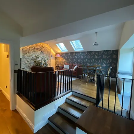 The Arch House אניסקרי